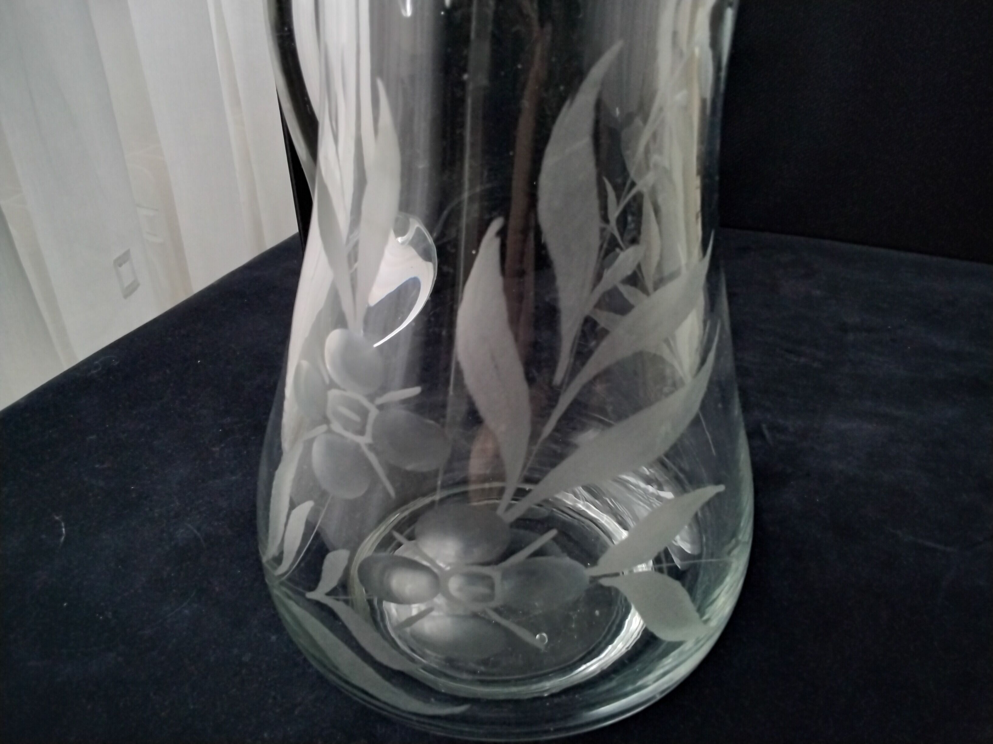 Blown glass water jug, engraved floral decoration 2.2 l