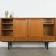 Buffet haut en chêne, design danois, années 1960, production : Danemark