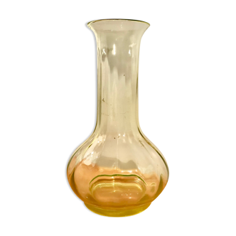 Yellow/amber glass vase