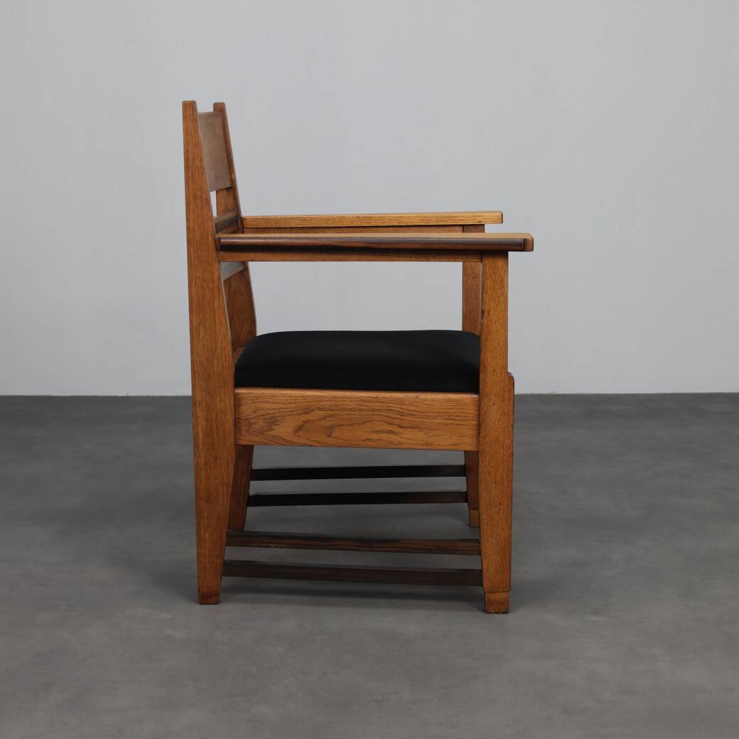 Refined pair of Art Deco armchairs in oak and Coromandel, attributed to L.O.V. Oosterbeek, 1930s