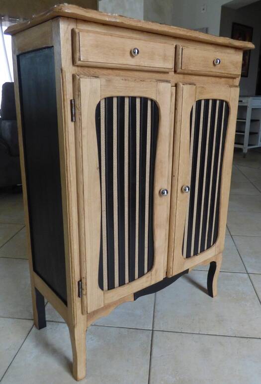 Small Louis XV style support buffet with 2 doors and 2 drawers.