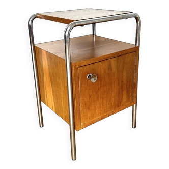 Table de chevet fonctionnaliste