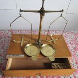 2-tray scale known as Trebuchet