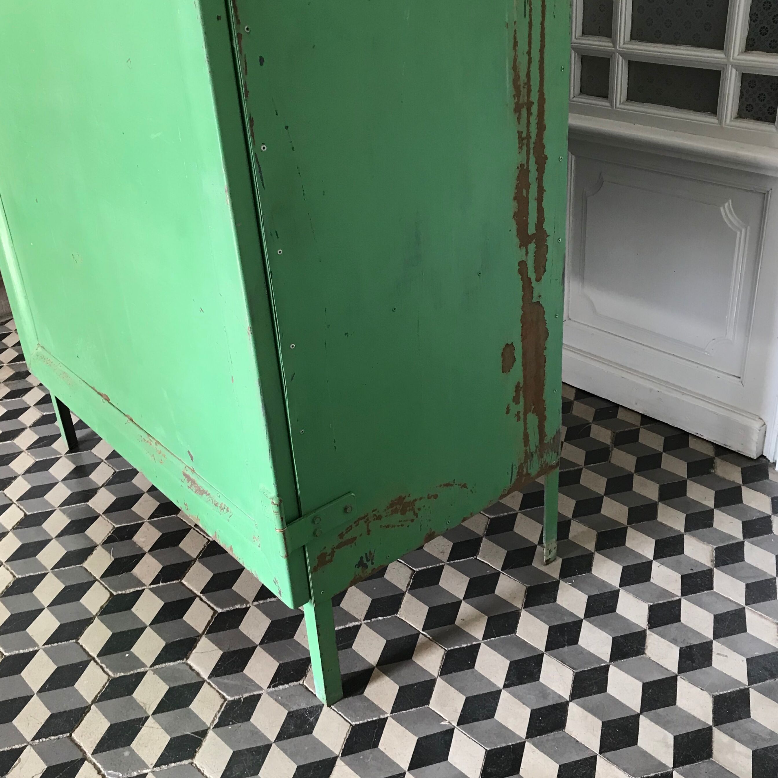 Metal cabinet