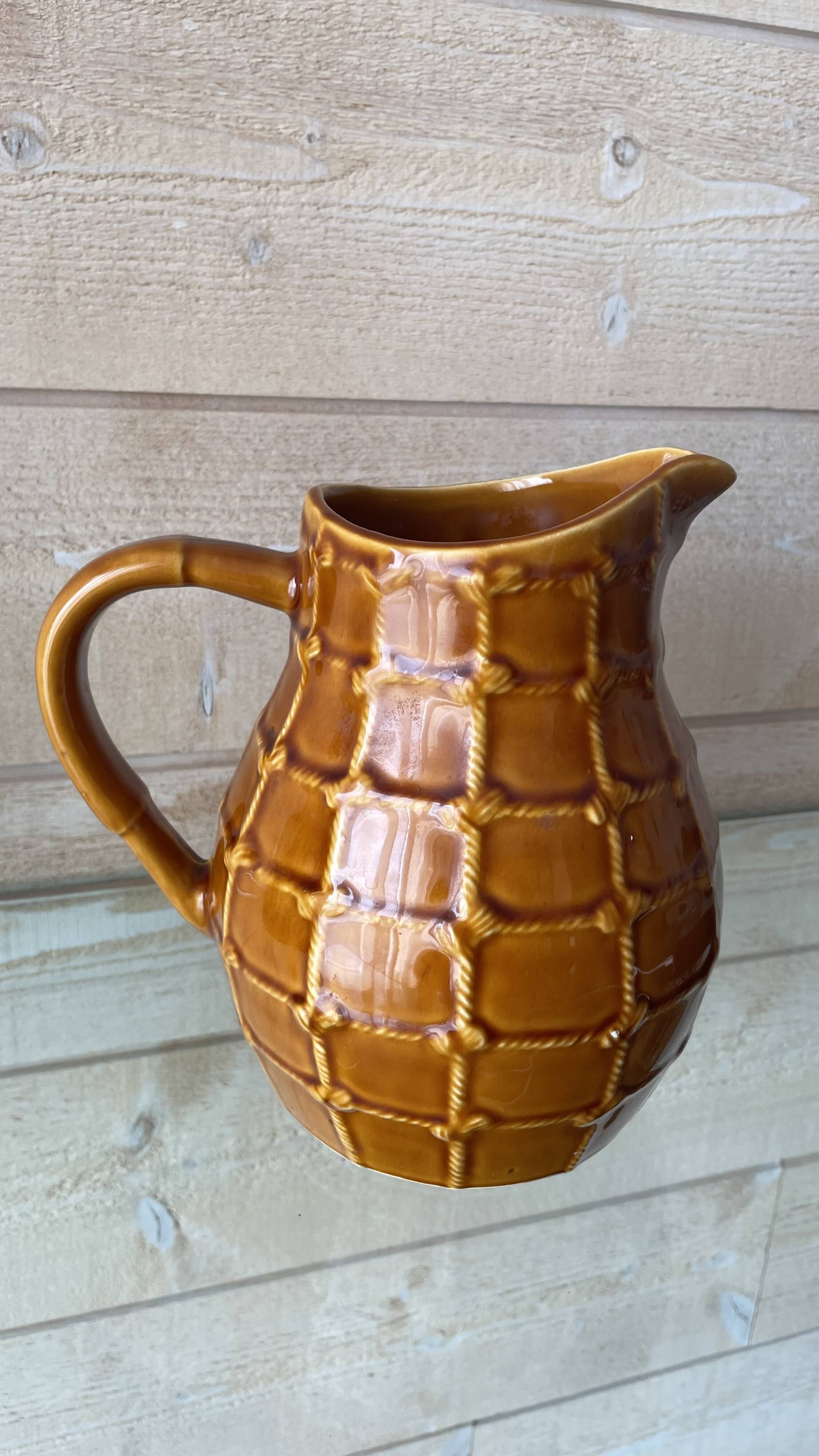 Saint Clément pitcher, vintage rope pattern