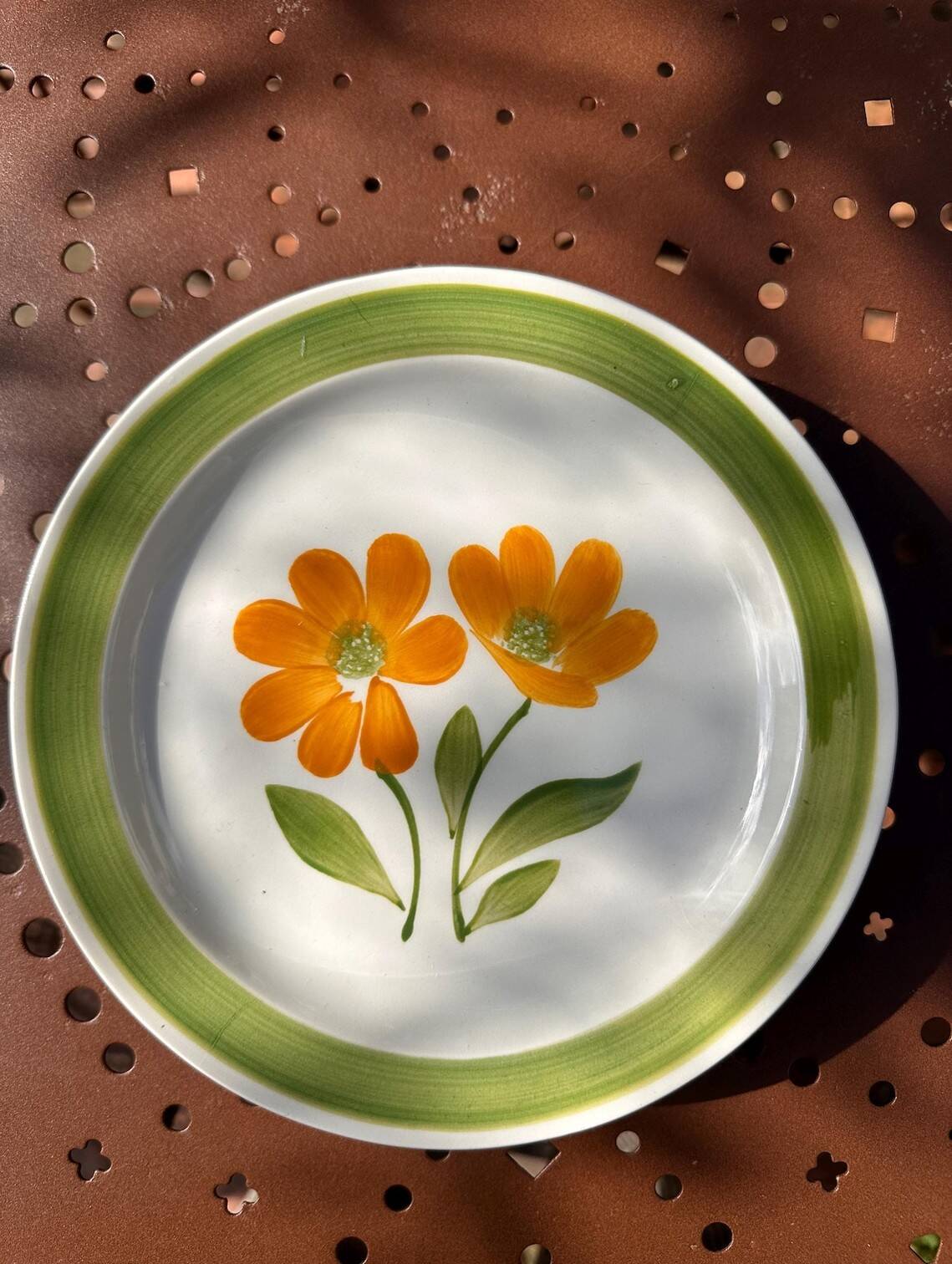 lot 3 Vintage Plates "Avallon Decor" Selected by KILT