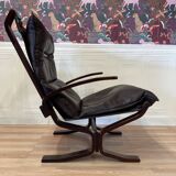 Pair of "Scandinavian design" leather armchairs, 1950s "Ingmar Relling" style.