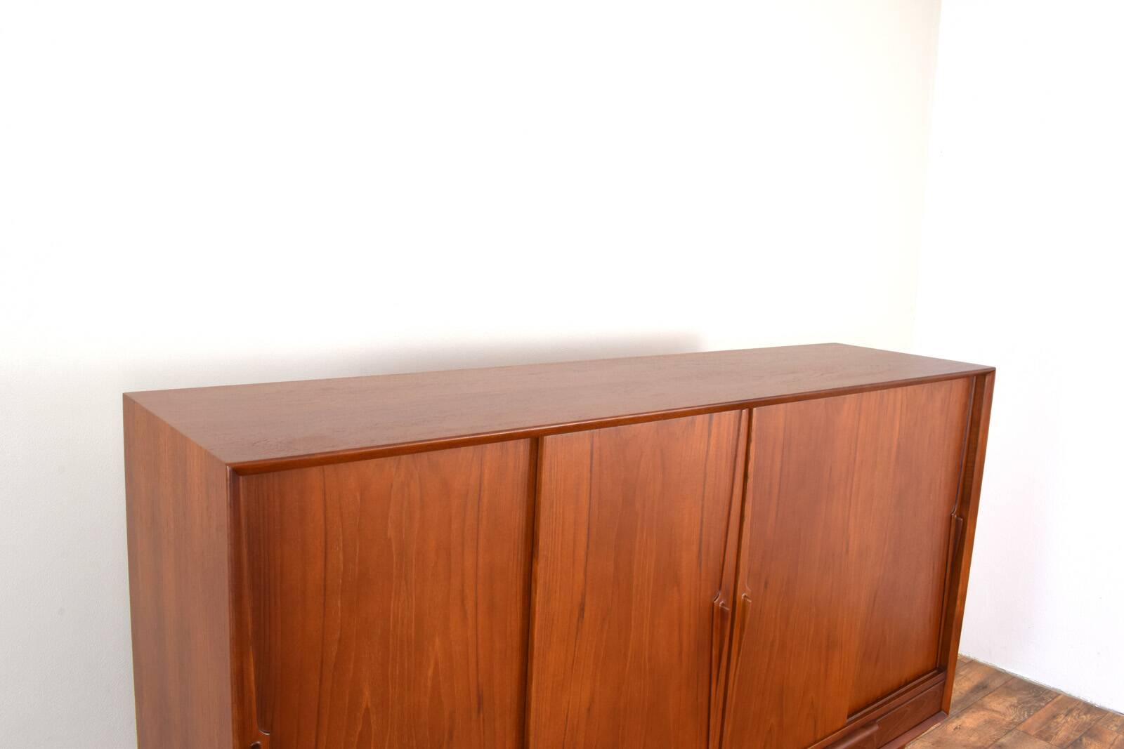 Buffet Haut Mid-Century en Teck Modèle 13 par Gunni Omann pour Omann Jun