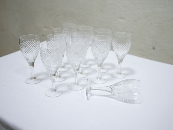 Série de 12 verres à vin rouge vintage en cristal