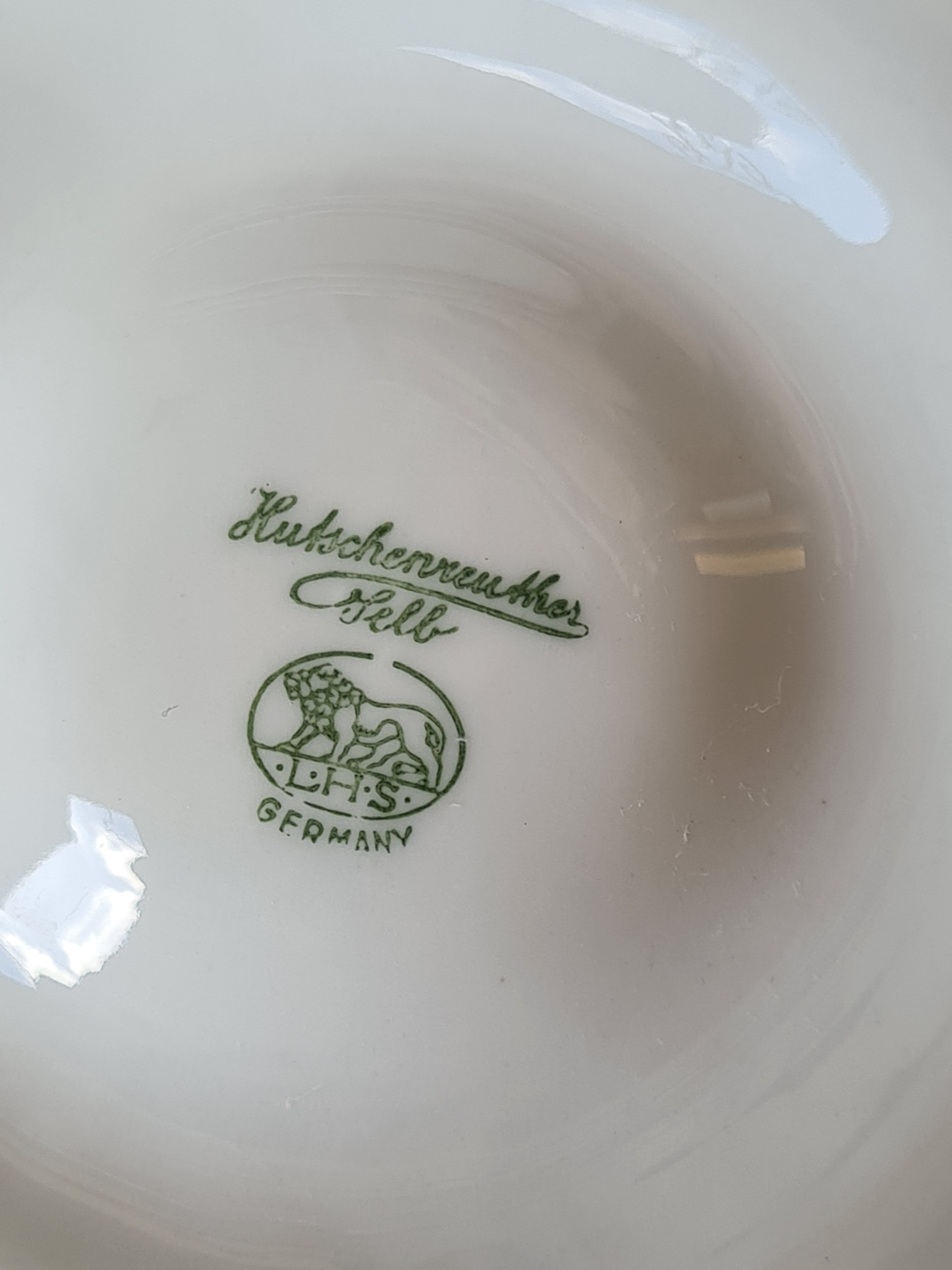 Nine Bavarian porcelain oyster plates