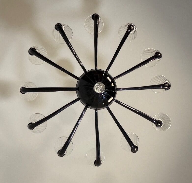 Venetian chandelier in Murano glass in black and colourless, 12 light arms, circa 1990.