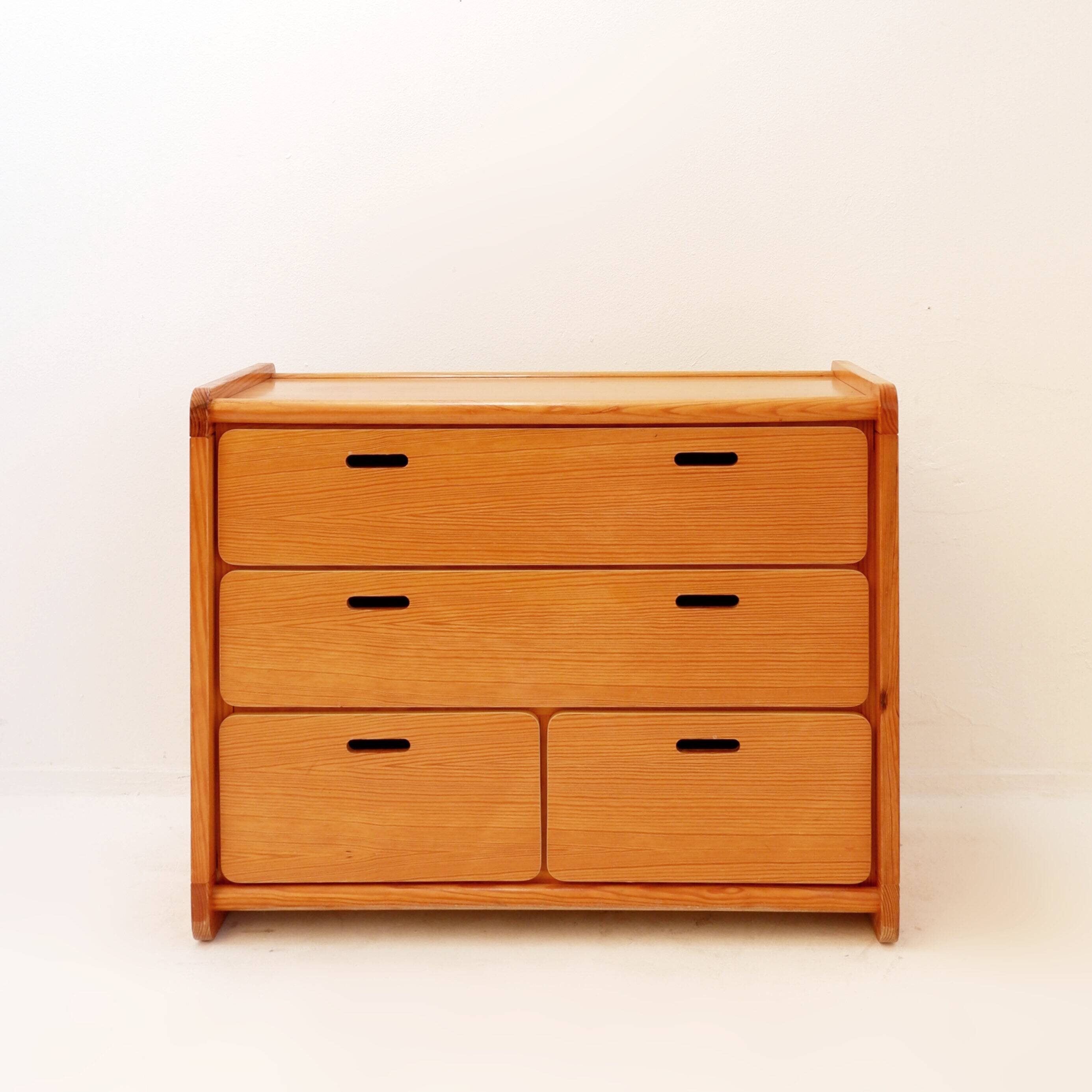 Vintage pine chest of drawers from the 1980s