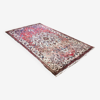 Tapis ancien en laine tissée à motif oriental