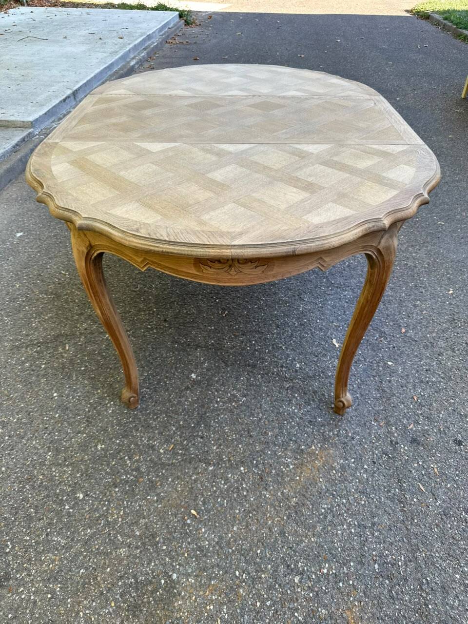 Round extendable dining table Louis XV stripped in solid oak 1950