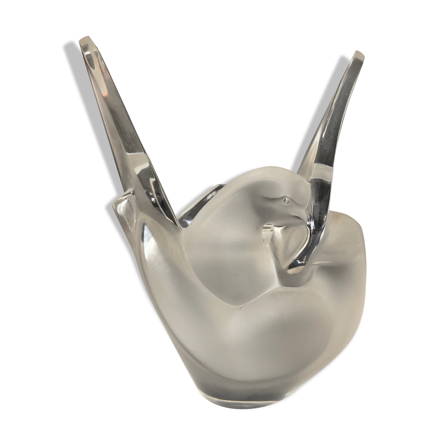 Vase stings flowers with doves Lalique