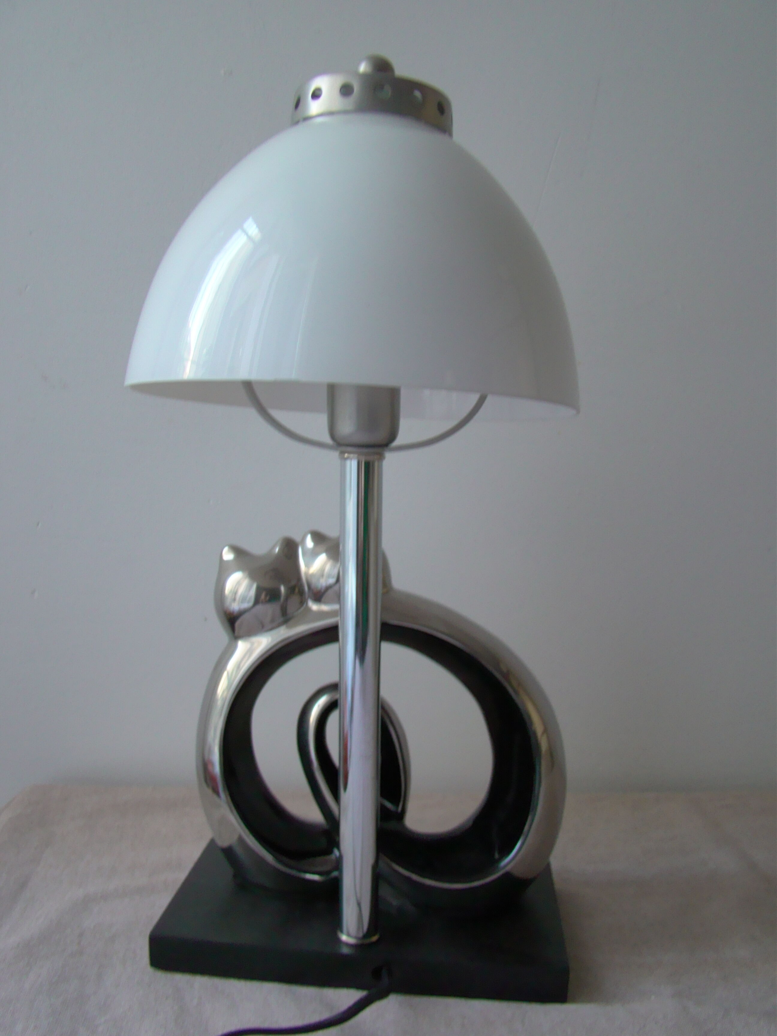 Vintage lamp the cats