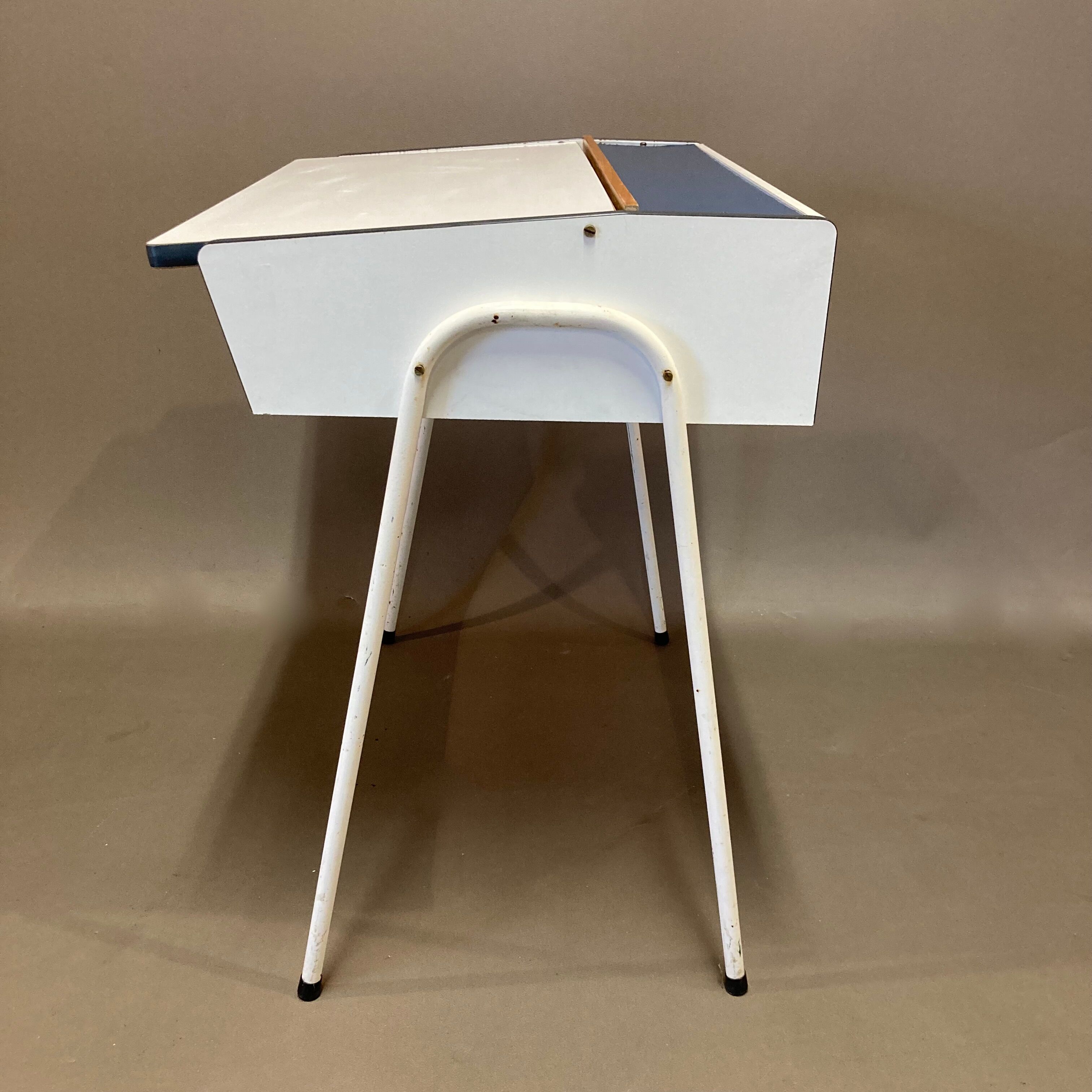 Children's desk with integrated storage