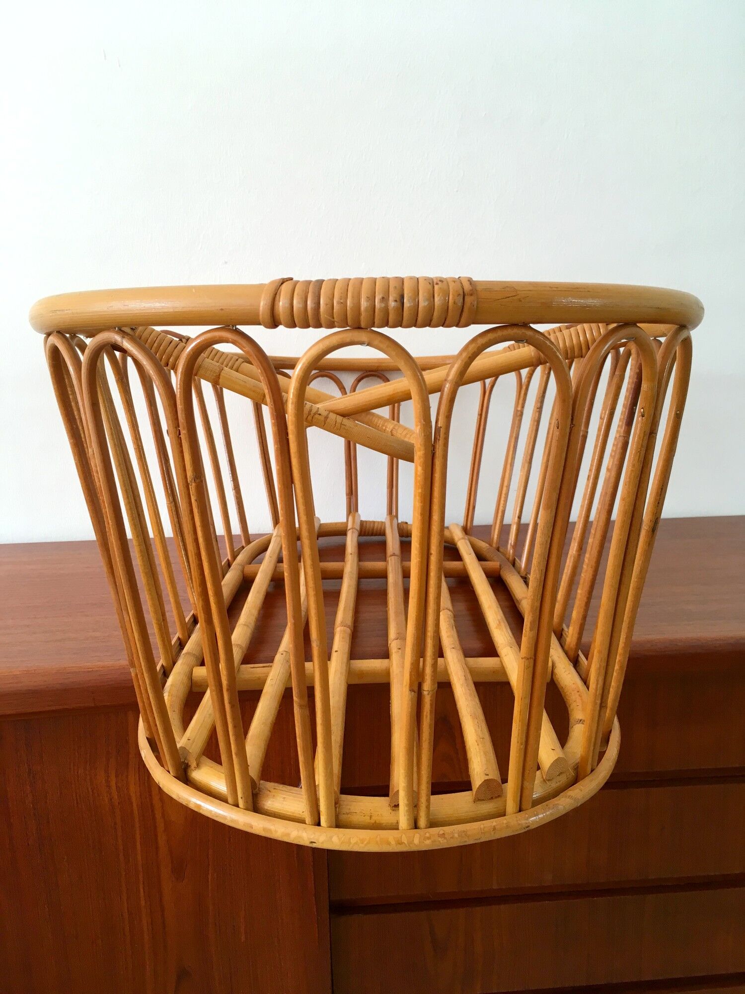 Vintage wicker bassinet  50