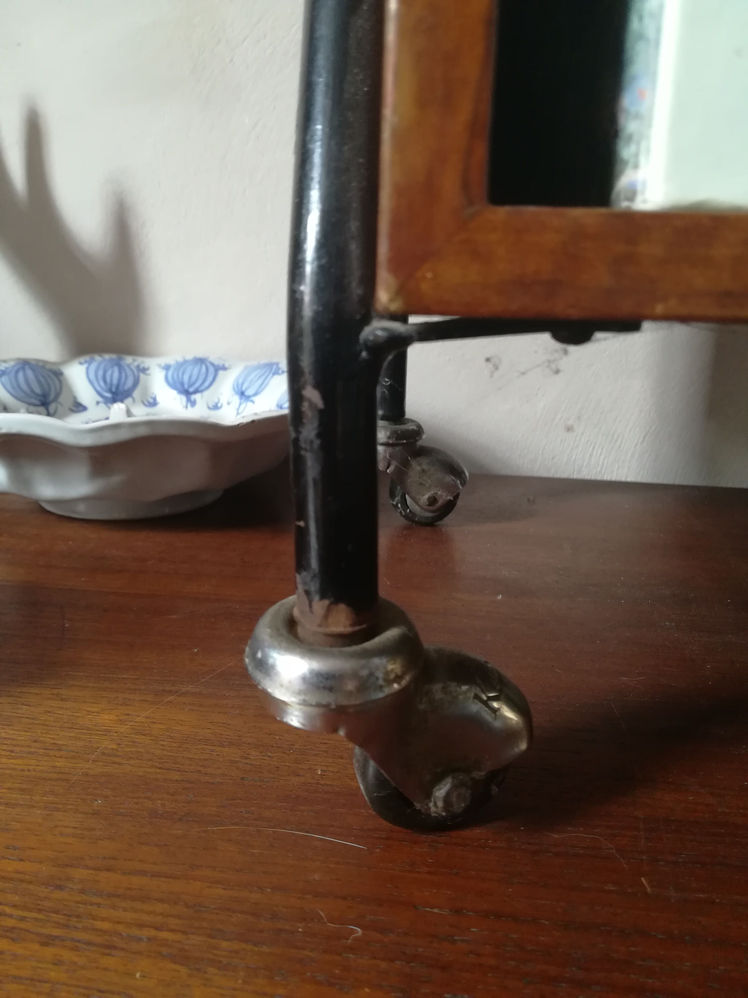 Modernist dessert on wheels