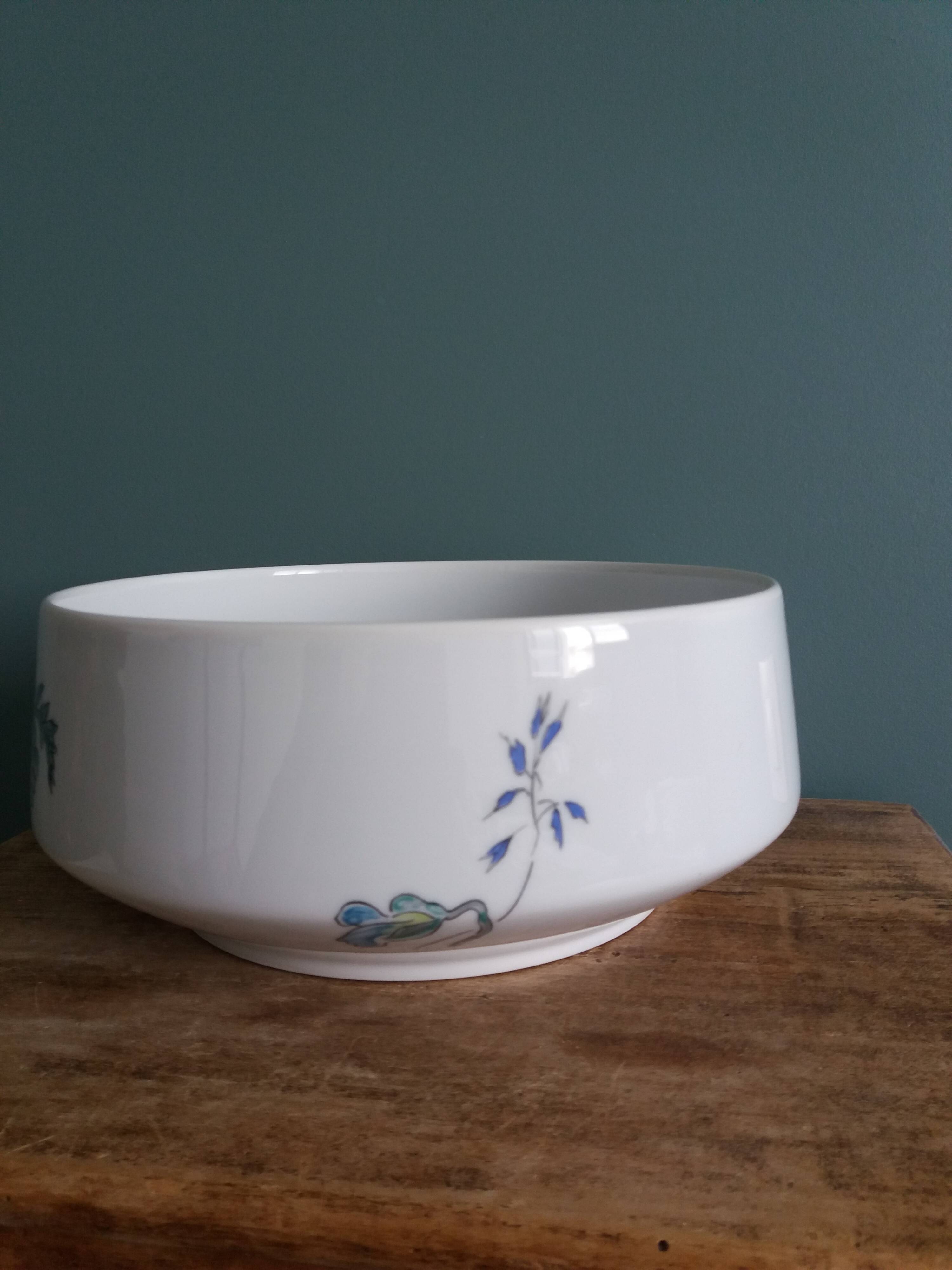 Ariès salad bowl by Raymond Loewy, Limoges porcelain by Bernardaud, Th pattern