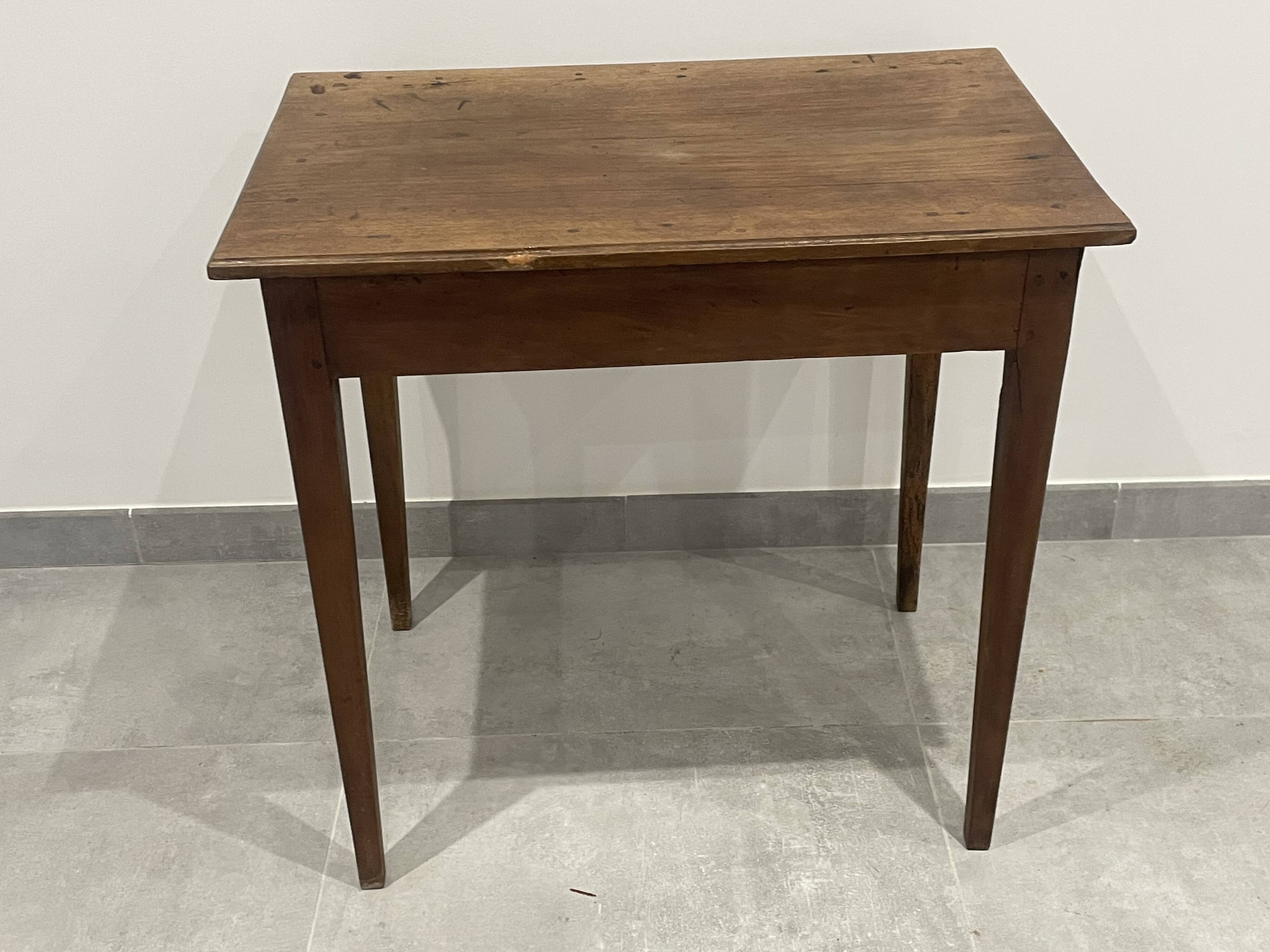 Side table in natural wood, spindle legs