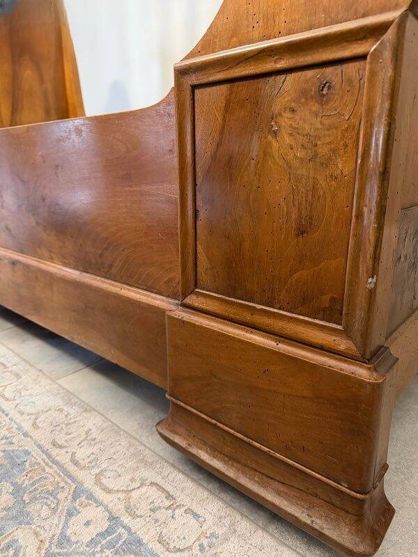 Lit bateau / Banquette ancienne noyer massif – Style Louis-Philippe –