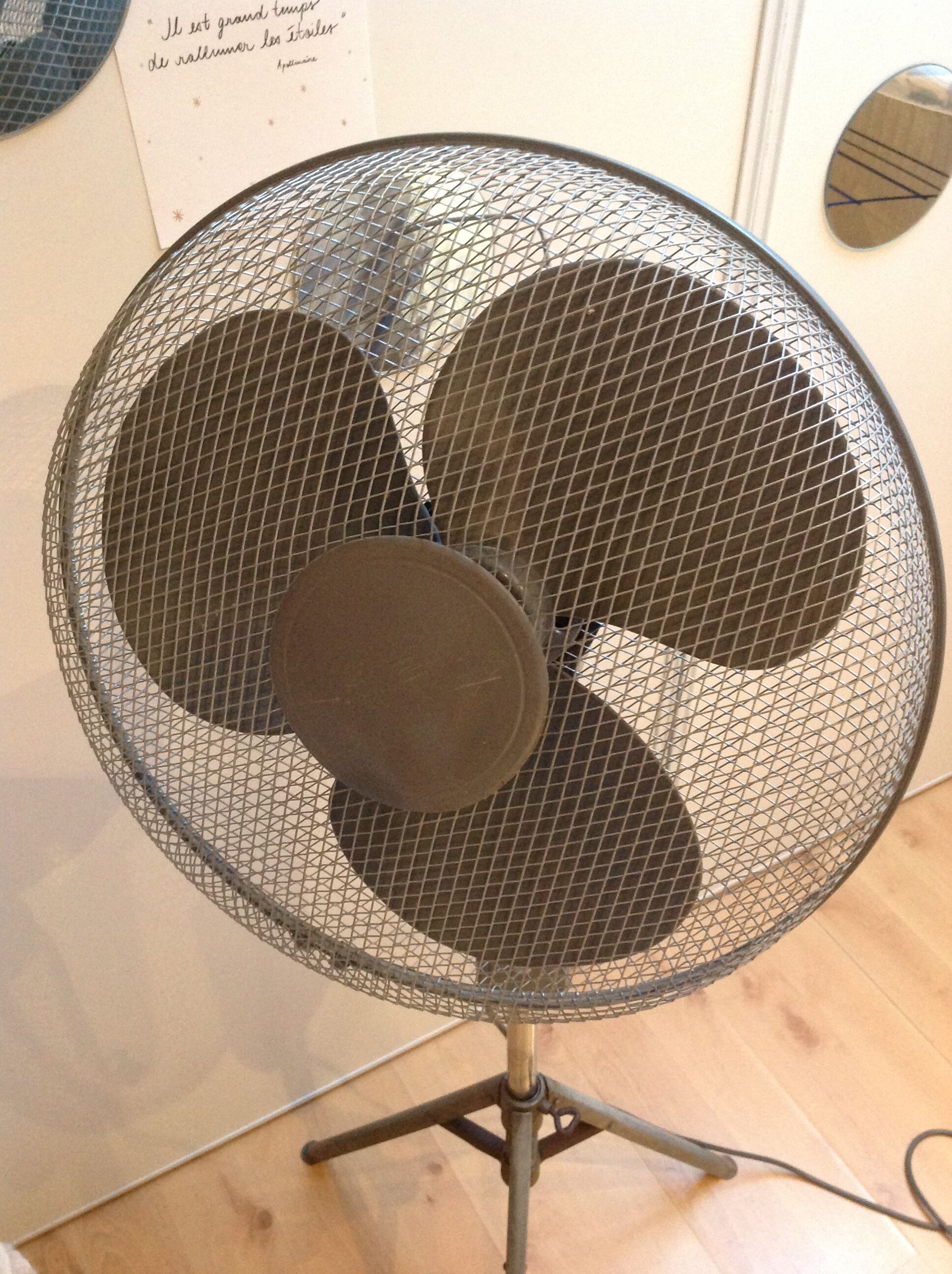Anthracite grey fan on foot tripods 70/80