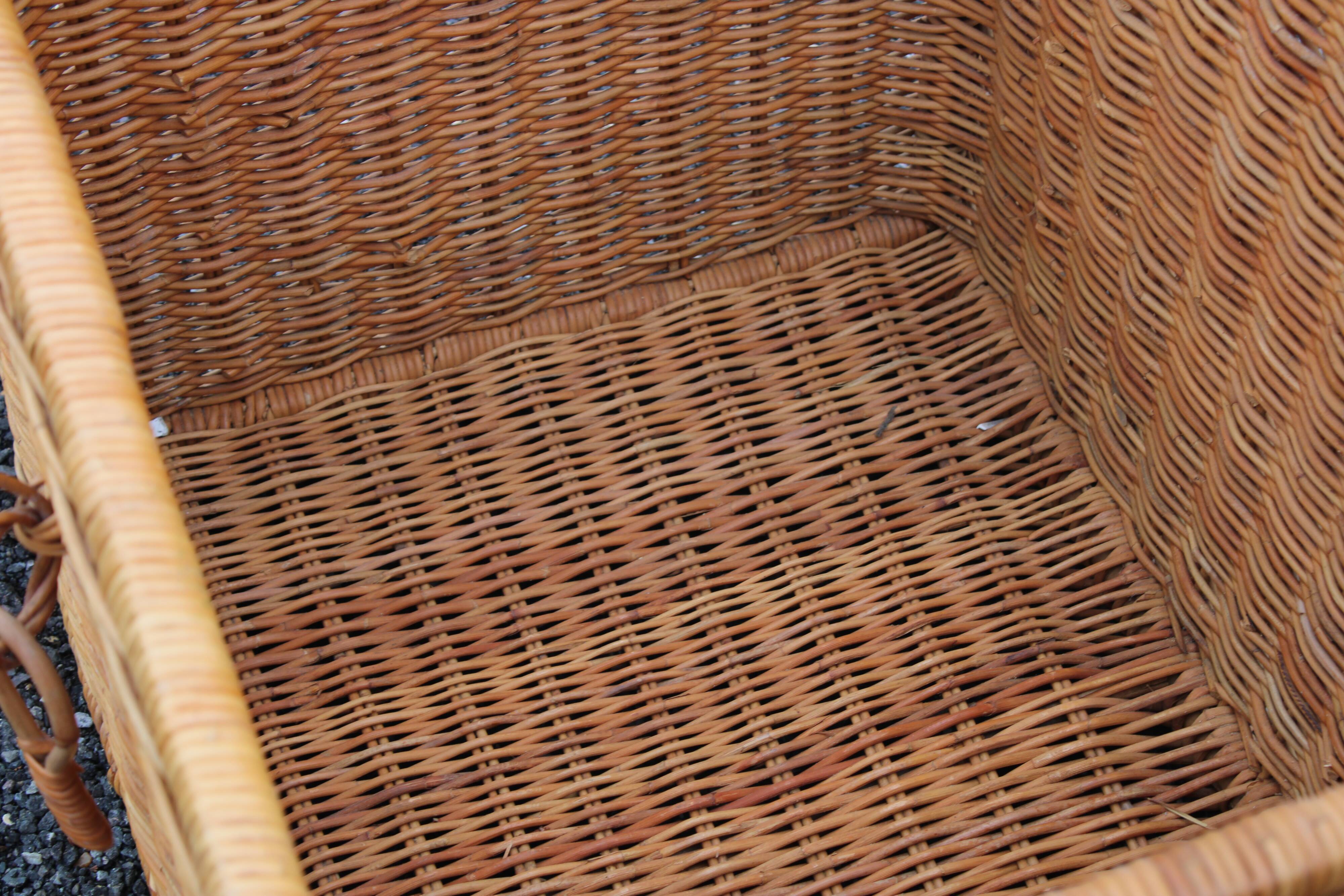 Wicker chest