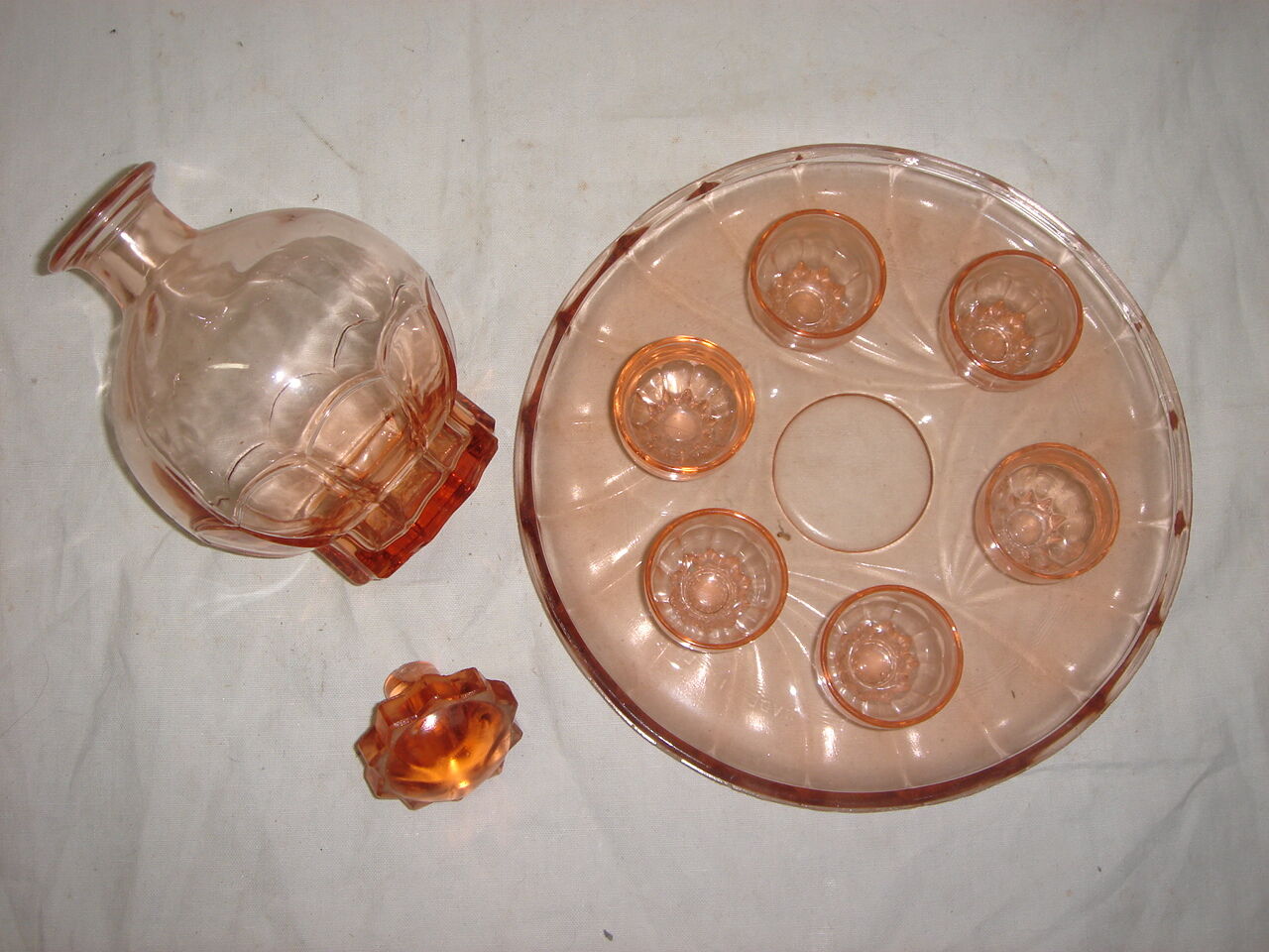 carafe and shot glasses of 1950, color pink