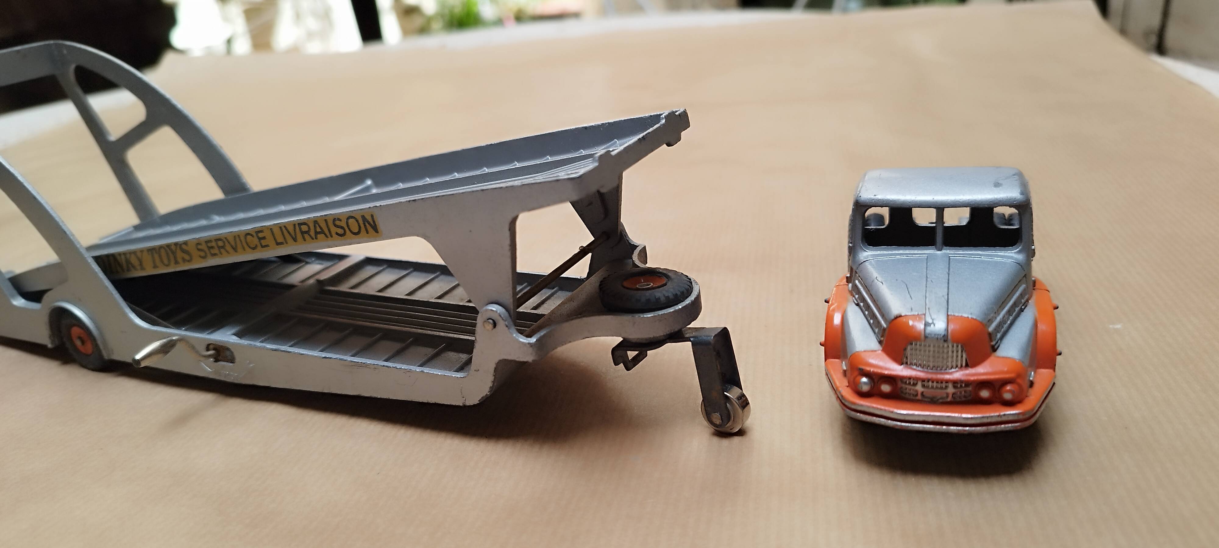 Camion Dinky toys porte voitures