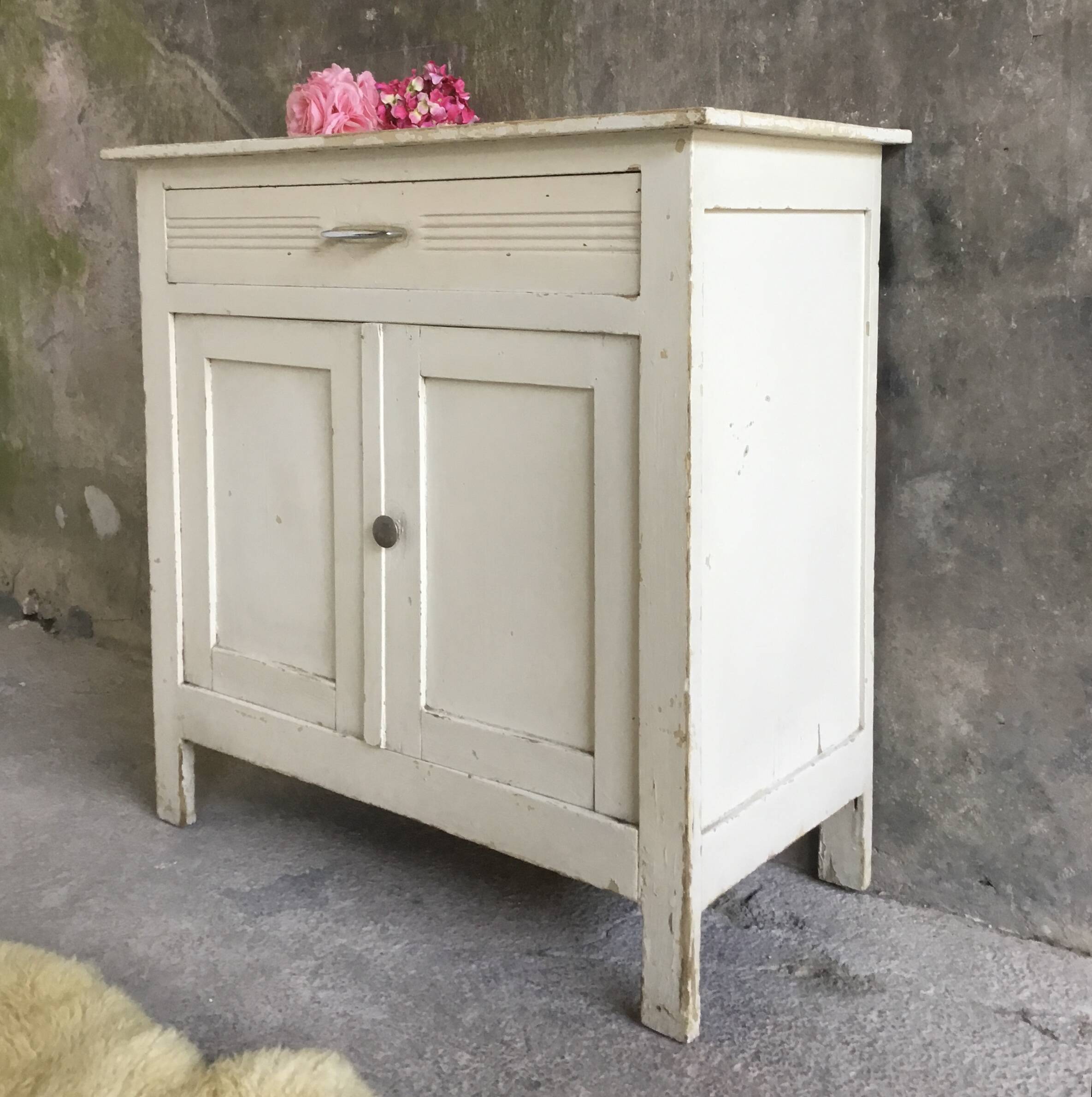 Parisian white buffet in its own juice - 1950