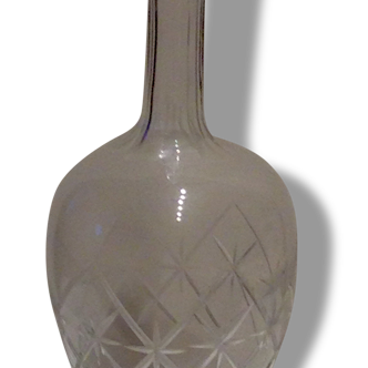 Carafe boule en verre ciselé