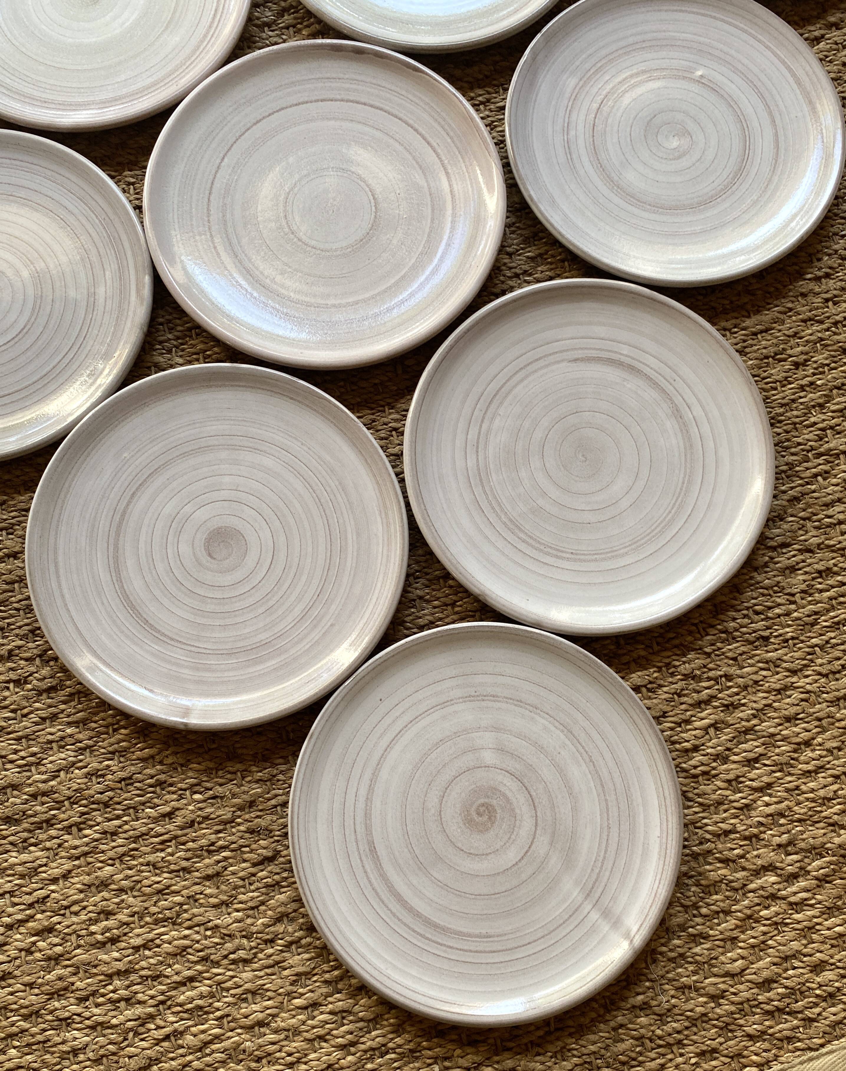 10 enamelled terracotta plates, 22 cm