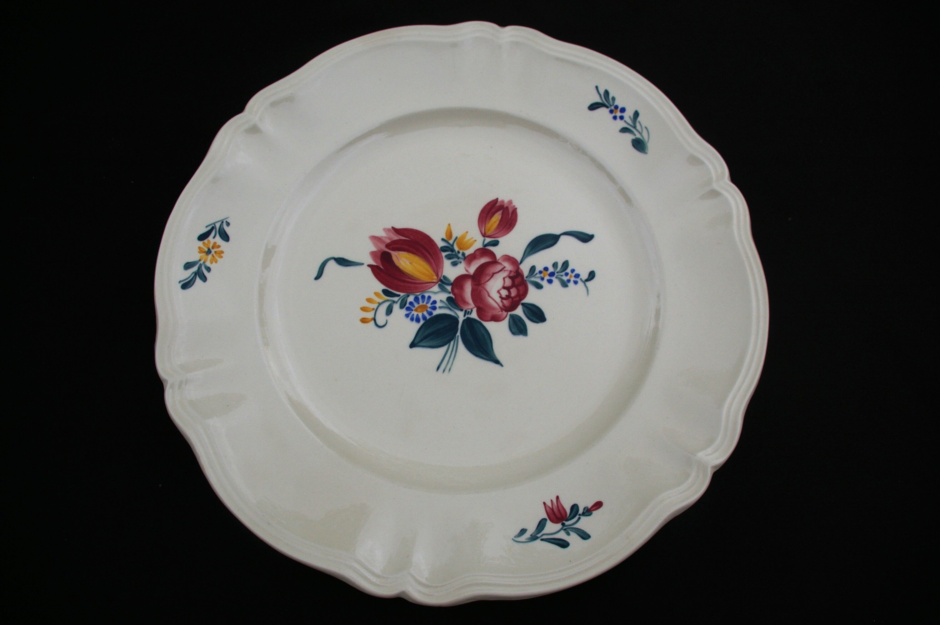 Large round earthenware dish by Digoin Sarreguemines model Yann