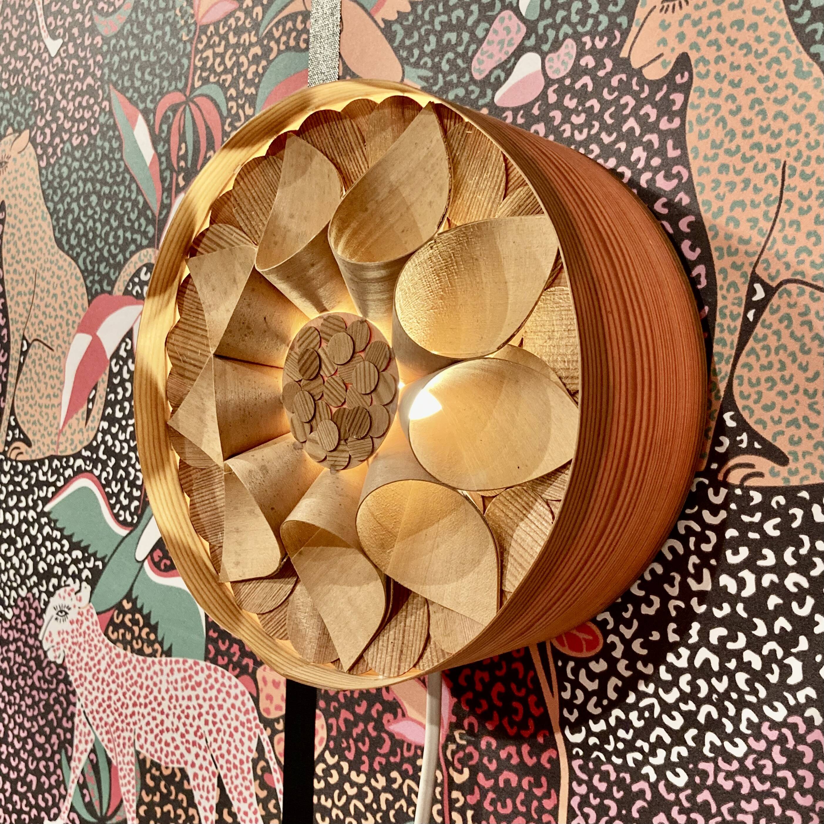 ELEGANT SCANDINAVIAN DESIGN WALL LIGHT 1950.