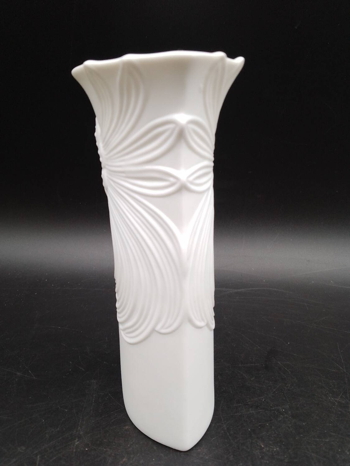 Small oval biscuit vase Porcelain Germany Signed M FREY AK Kaiser 740/1