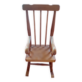 Chaise à bascule en bois en jouet.