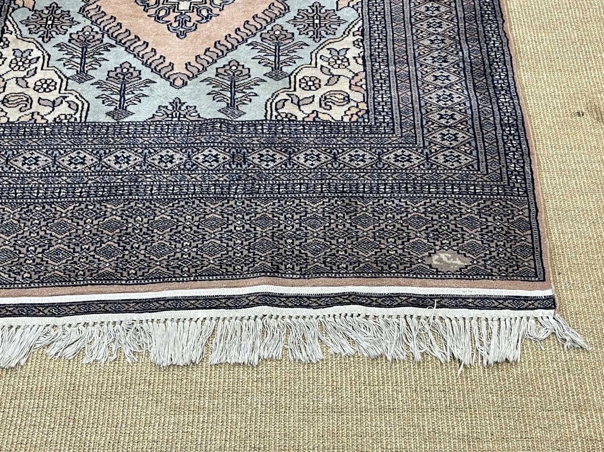 Handmade Pakistani Wool Rug - 2m04 x 1m21