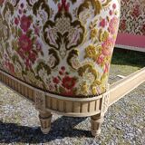 L VI upholstered bed