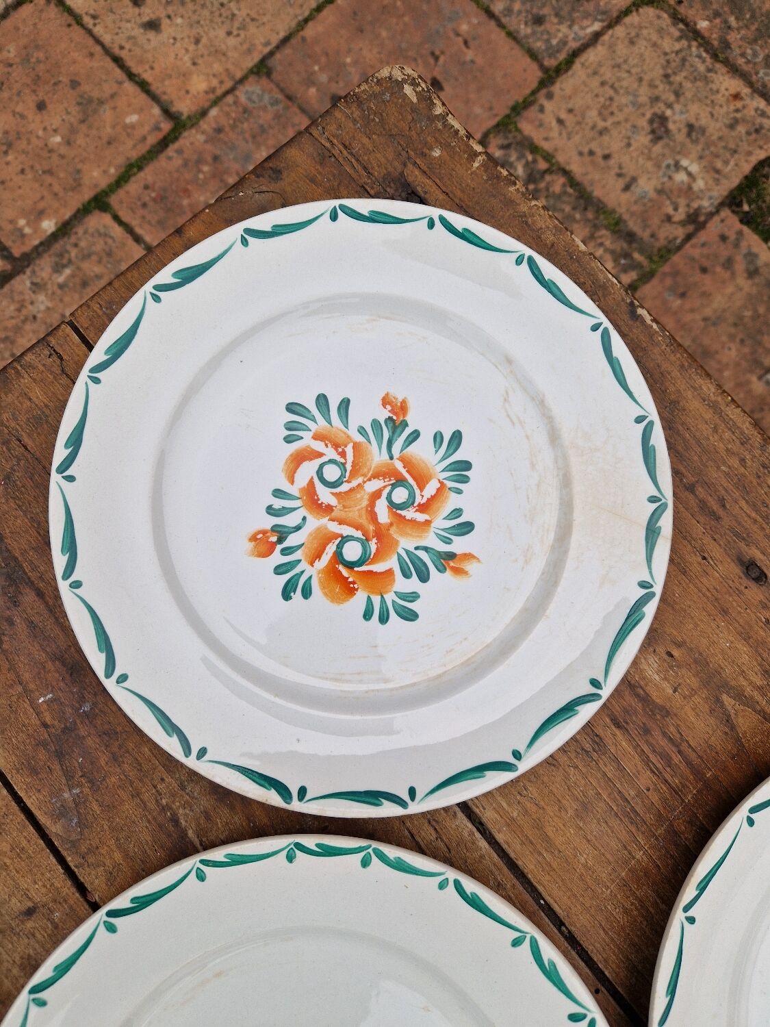 Lot de 7 assiettes plates plus de raviers