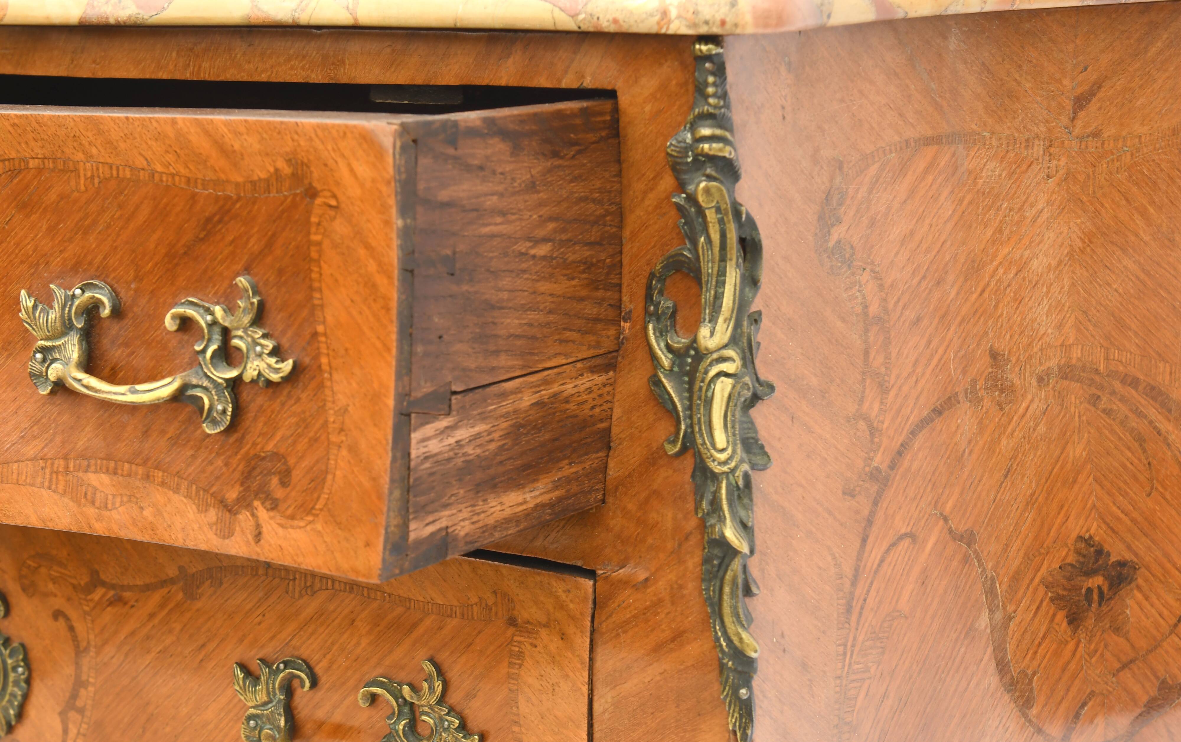 Commode de style Louis XV