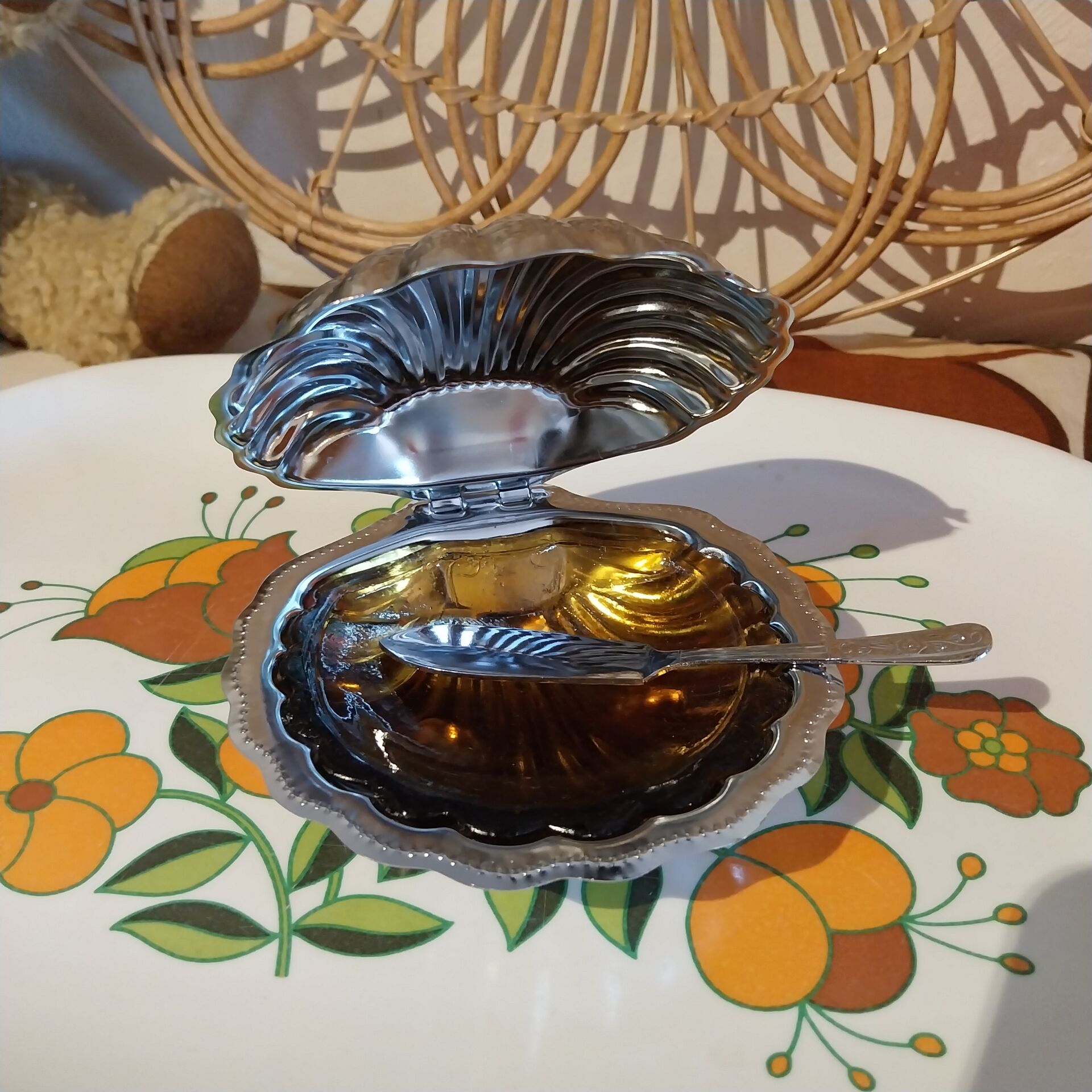 Vintage scallop shell butter dish