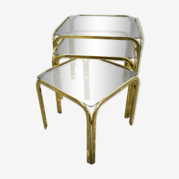 Trio de tables gigognes en métal doré