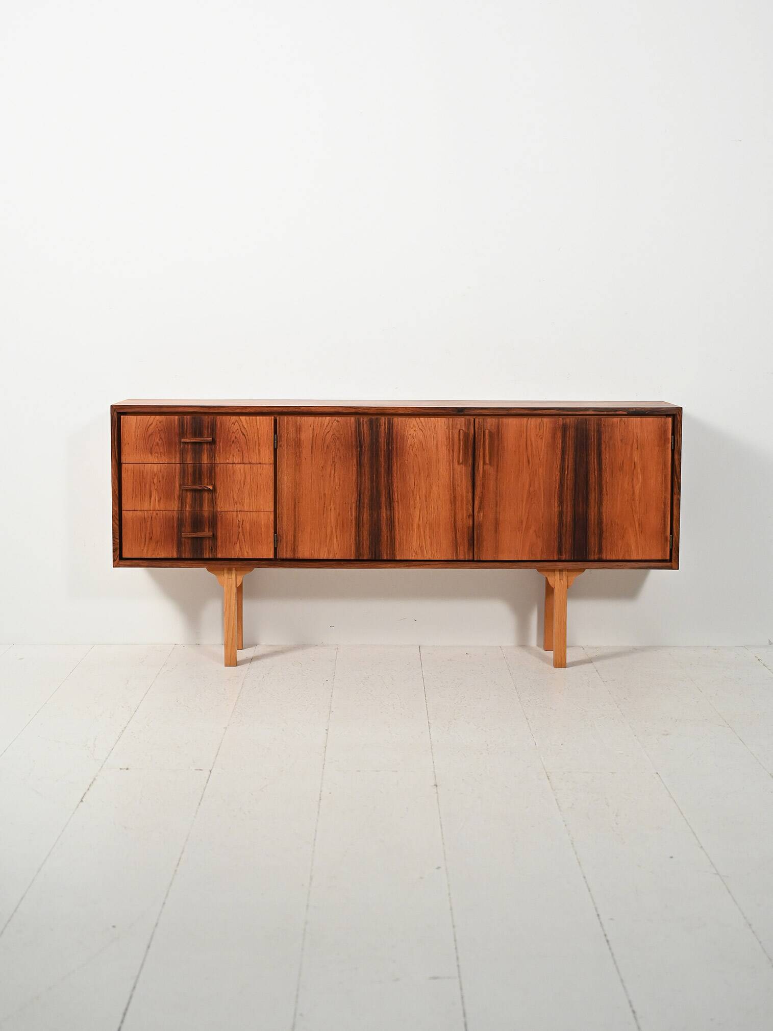 Buffet scandinave en palissandre