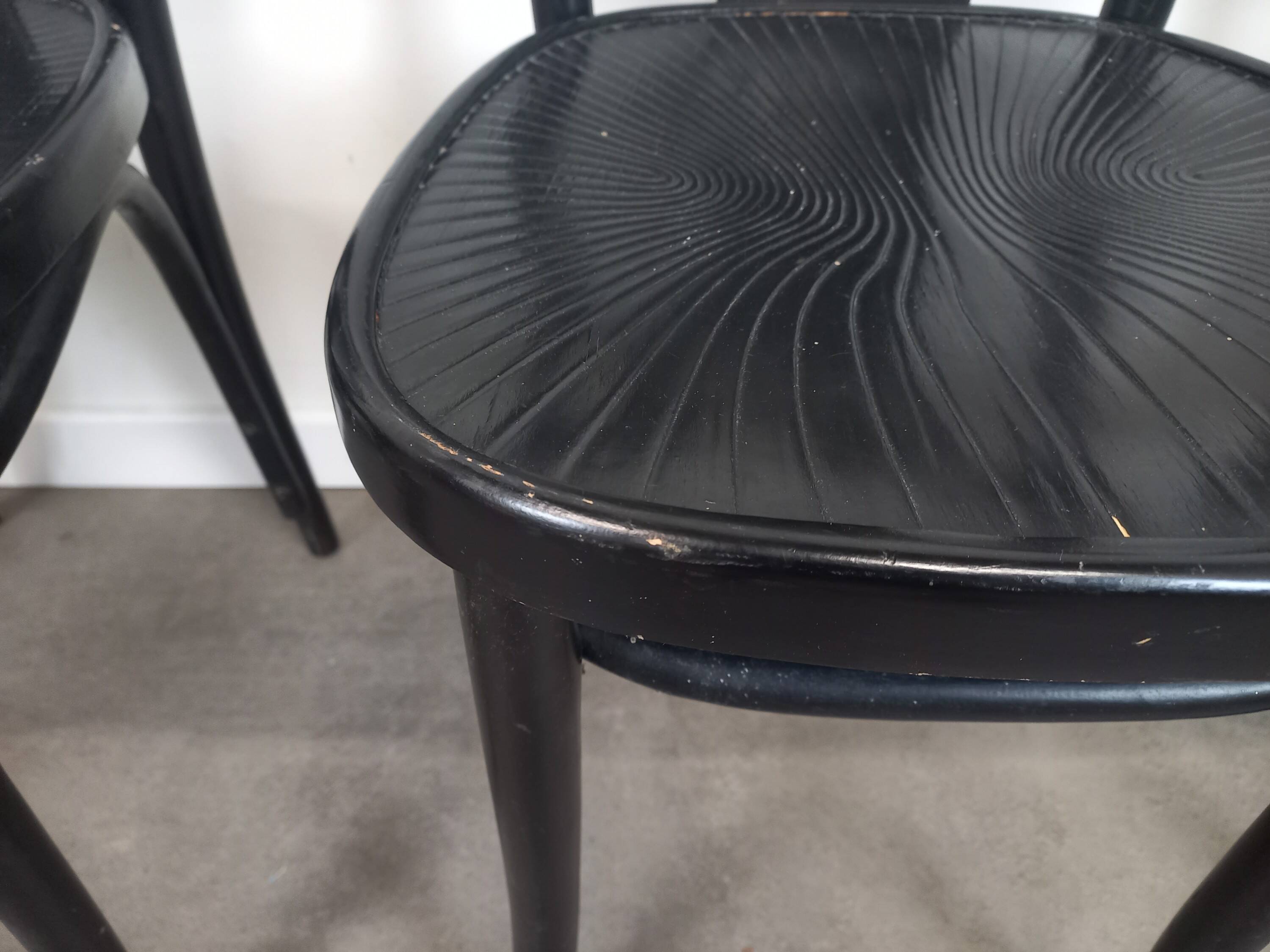 4 chaises bistrot noires