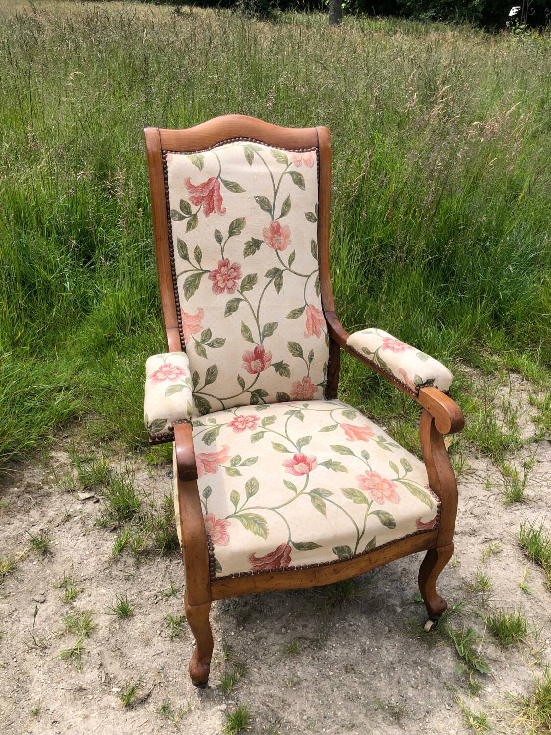 Voltaire armchair in cherry wood