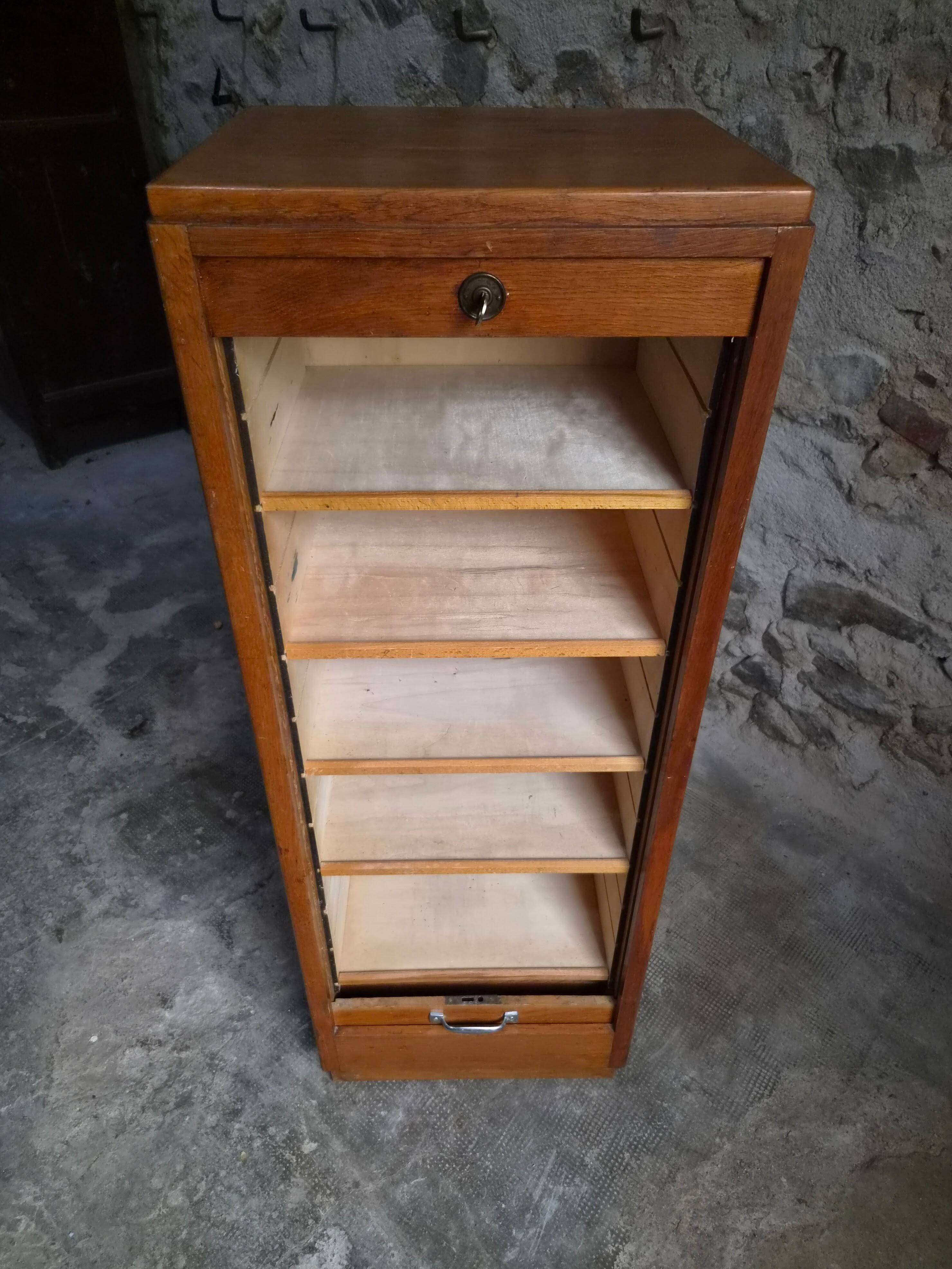 Armoire à rideau vintage en chêne | France | 1960s–1970s