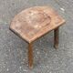 Tabouret tripode en bois massif