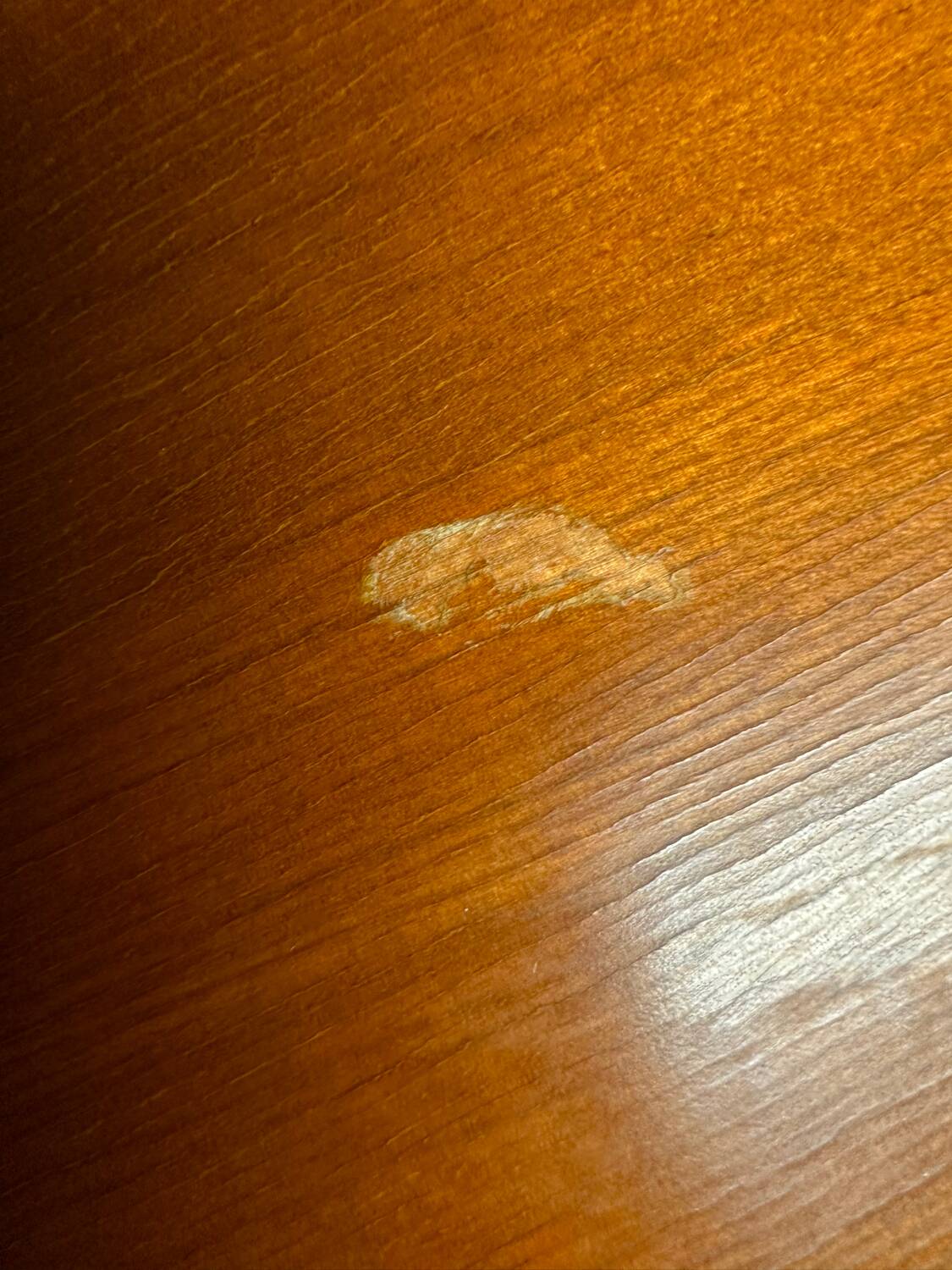 Round extendable dining table in Regency style M