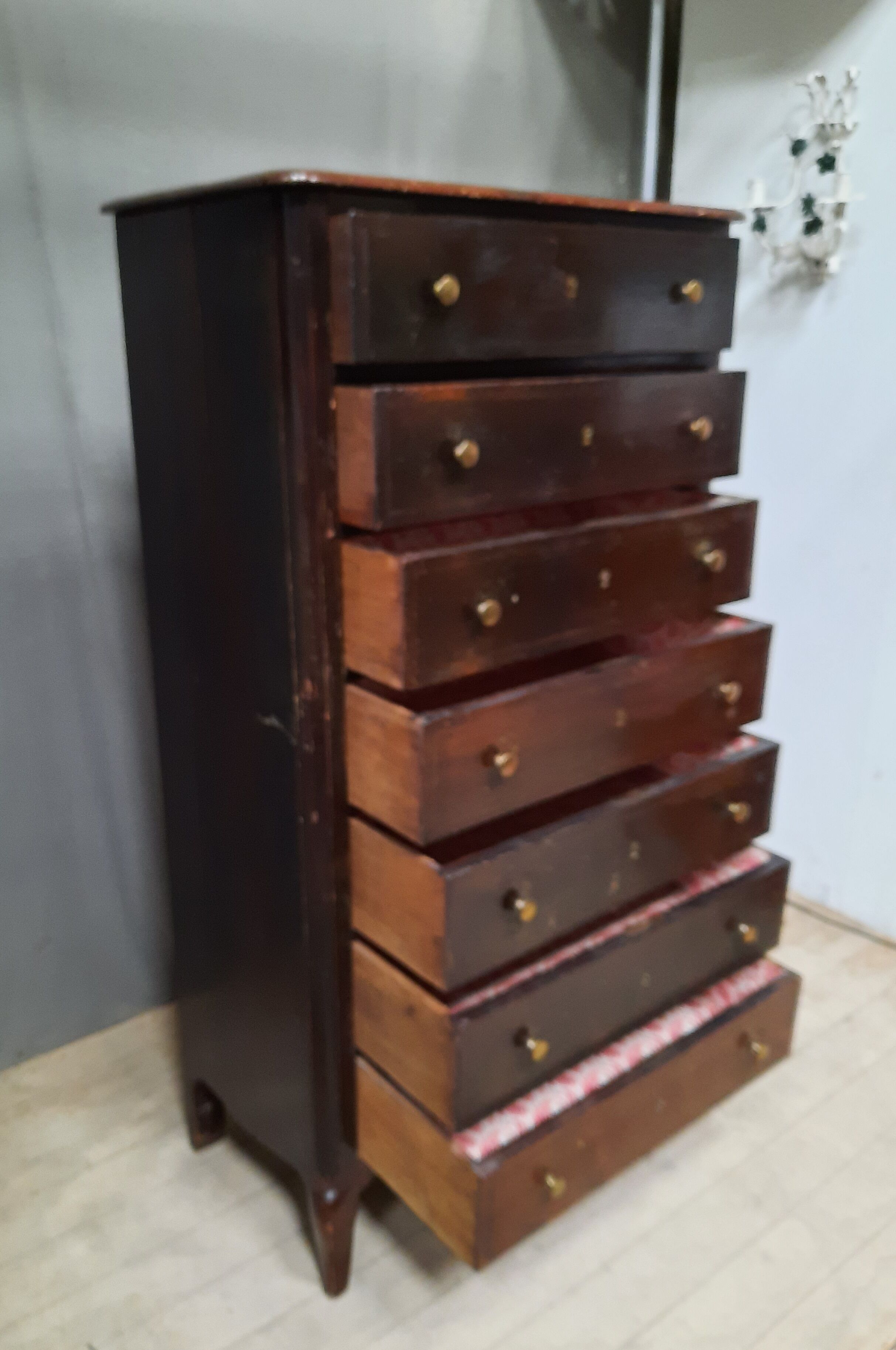 Furniture with 7 drawers in painted wood